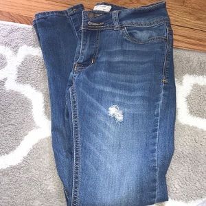 Super cute ripped jeans!